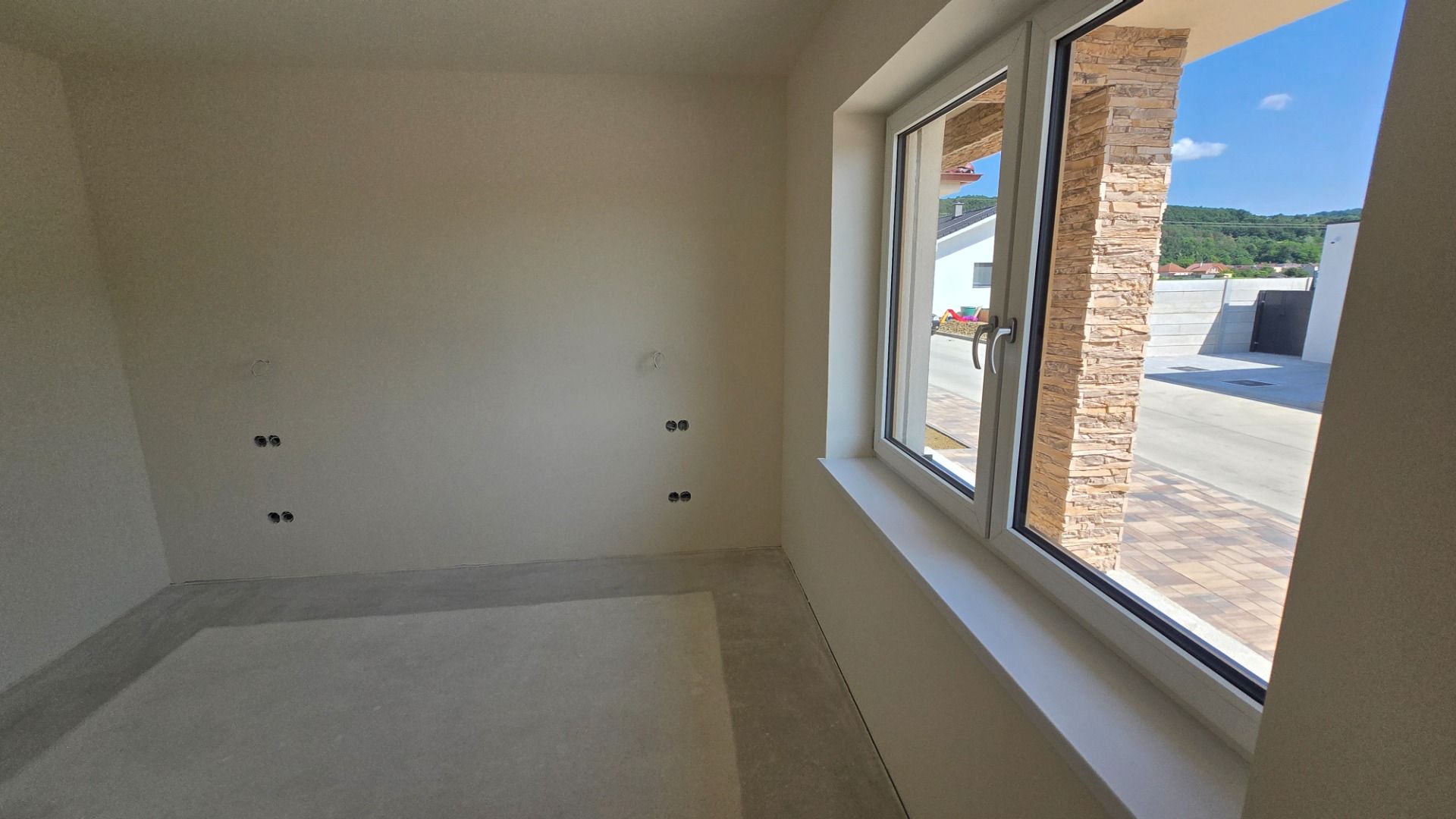 NOVOSTAVBA 4-IZBOVÉHO BUNGALOVU LEN 7 KM OD PIEŠŤAN – SOKOLOVCE